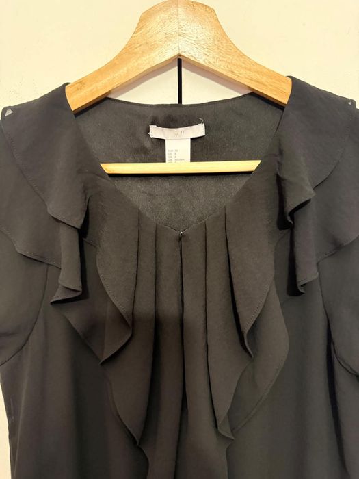 Rochie elegantă H&M neagră cu volane chiffon / office / occasion M