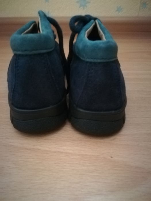 Чисто нови детски обувки