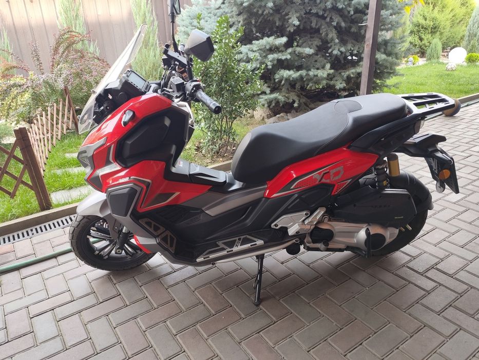Продам скутер Honda ADV  300 куб