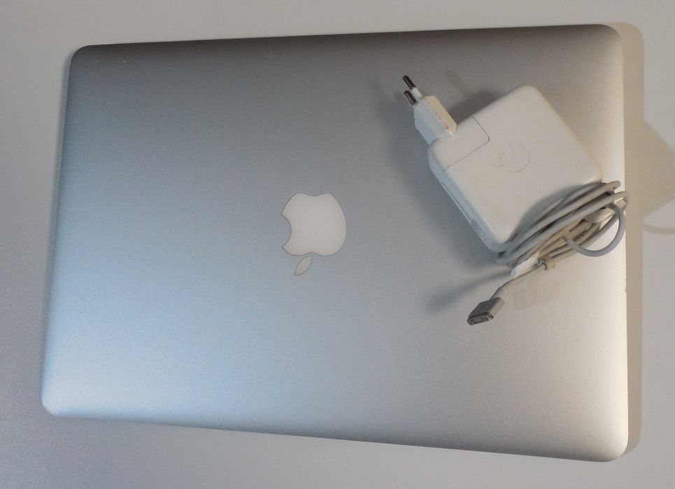 Vand laptop A1466 MacBook air 2015 I7 8GB SSD 256GB aspect super