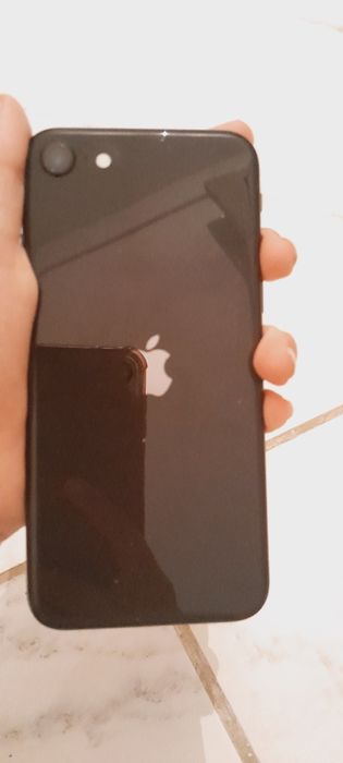 Айфон се 2022 без трешиня