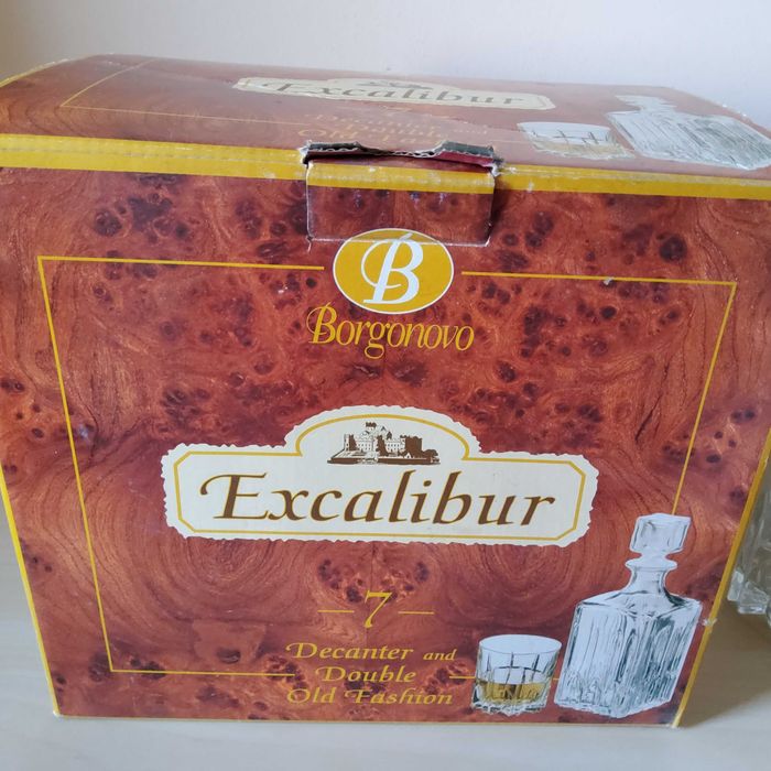 Продавам нов сервиз за напитки