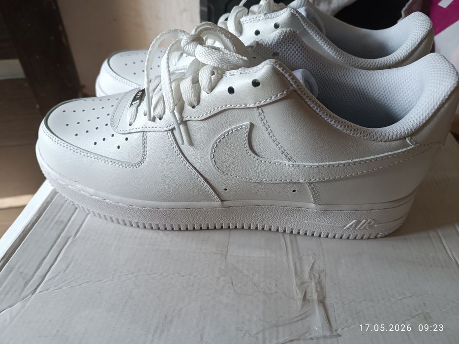 Кроссовки Nike          .