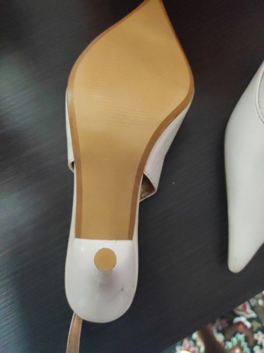 Продам туфли белоснежные