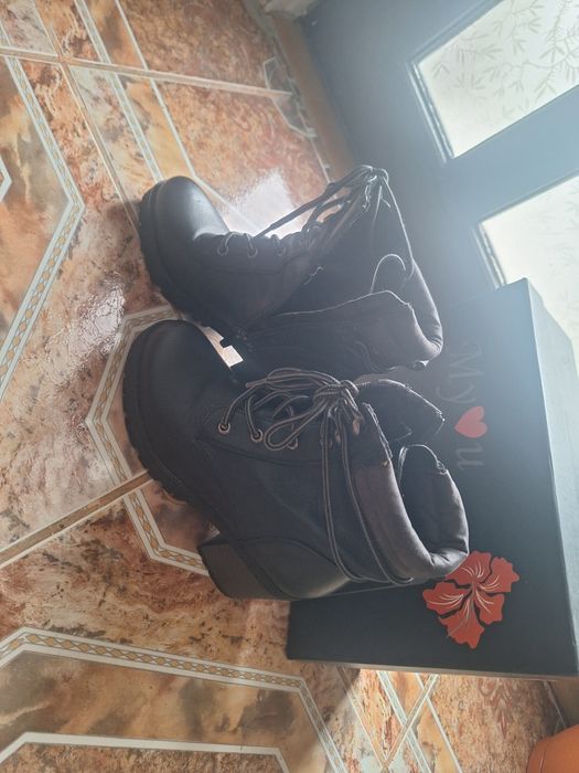 Vand ghete noi marimea 36