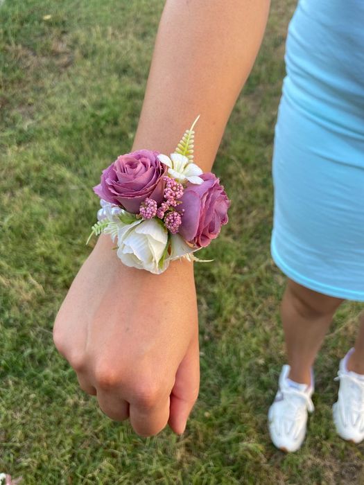 Сватбени гривни и бутониери