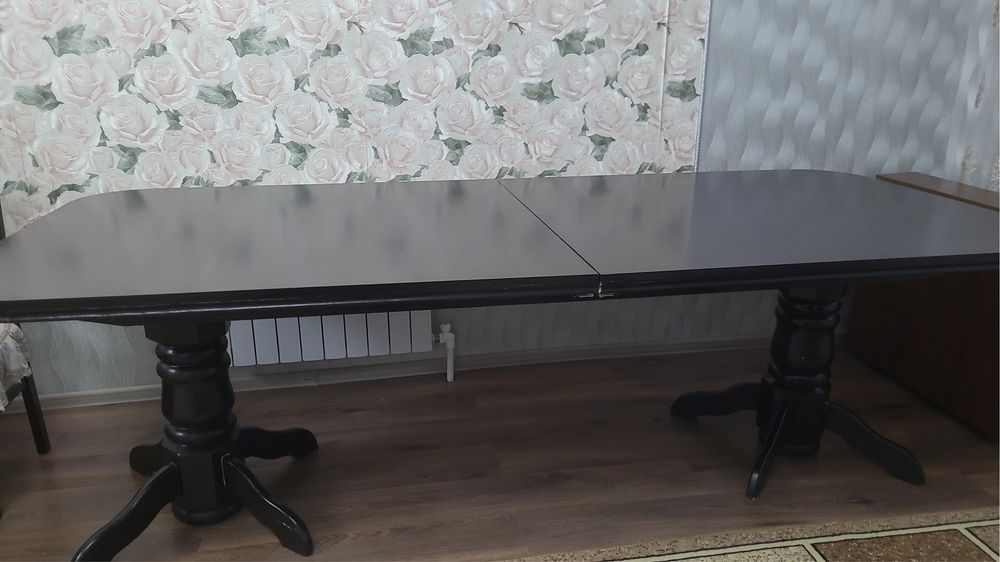 Продам стол доя гостиной 3м