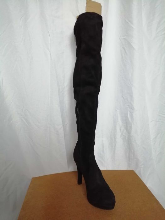 Елегантни дамски ботуши над коляното; с ток и платформа номер 40