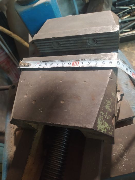 Токарно фрезерный тиски.