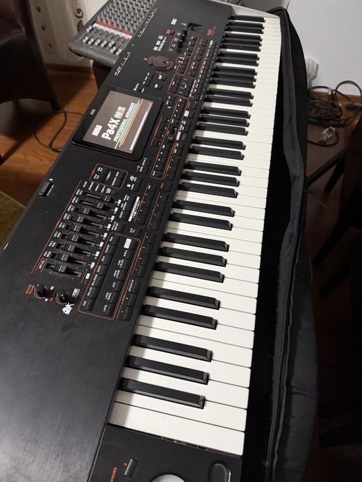 Korg nautilius  si korg pa 4 x ! Sau schimb ambele cu pa 5 si diferenta din partea mea