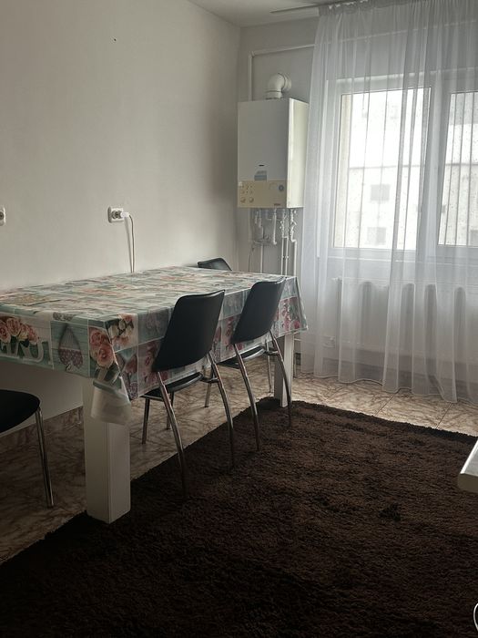 Inchiriez apartament-Zona Decebal