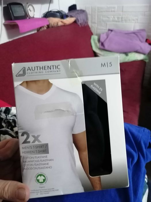 Продавам 3 броя нови тениски - размер М - на обща цена 15 лв.