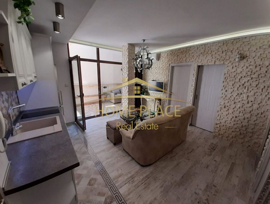 Дава се под наем Тристаен апартамент в Варна, Колхозен пазар - 78 кв.м за 663 € - Снимка #1