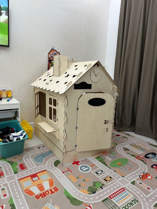 Деревянный десткий домик