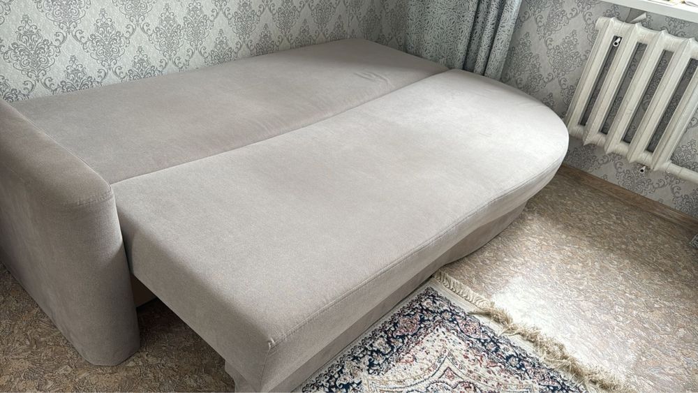 Диван модный серый