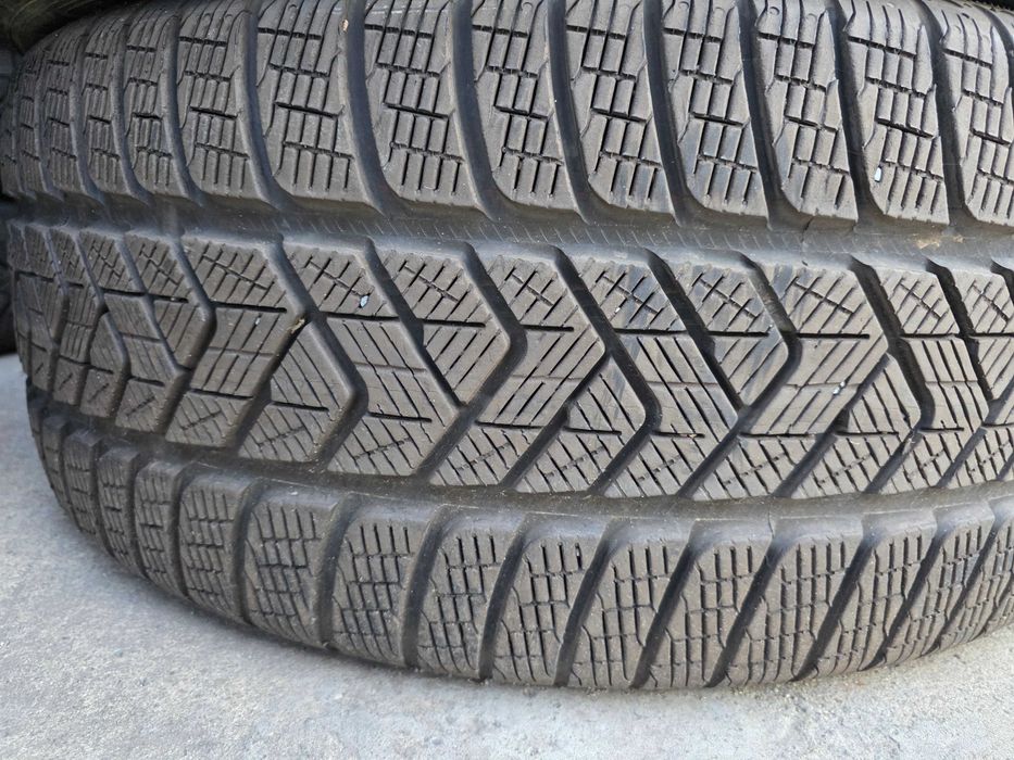 4бр Зимни гуми 255 40 21 - Pirelli