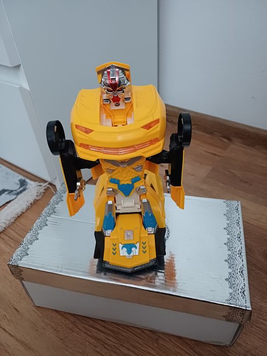 Vând diferite mașinuțe