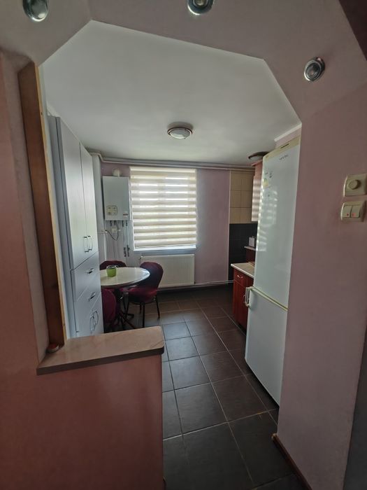 Apartament cu 2 camere de vânzare – zonă ultracentrală, renovat, Drăgășani