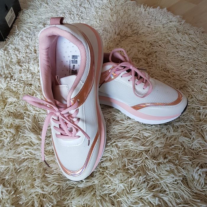 Нови дамски маратонки 40 н