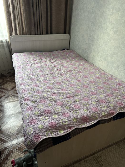 Продам кровать с матрасом