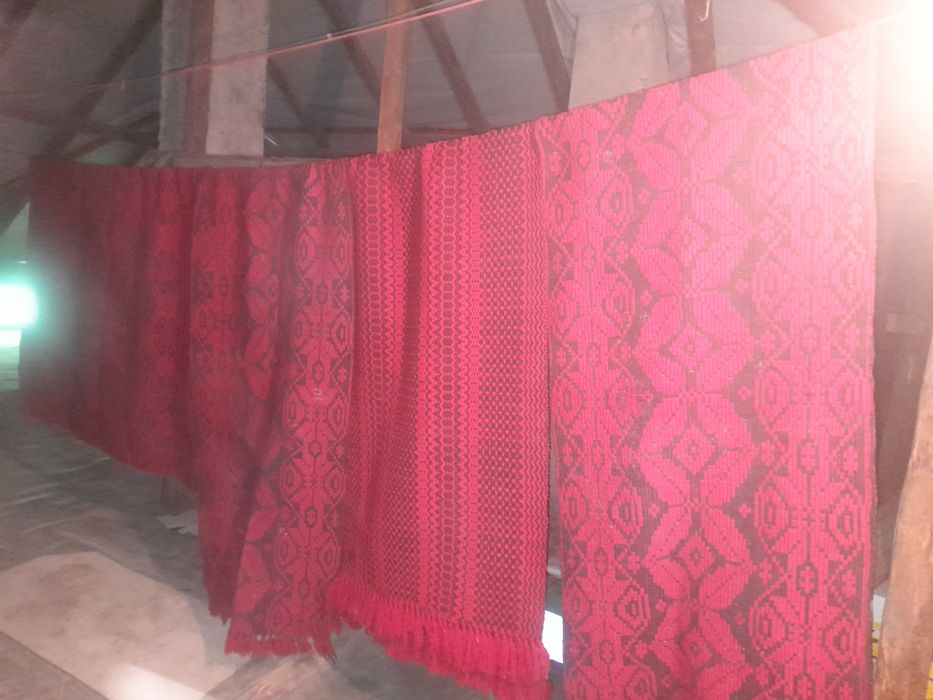 Vînd cergă (țol) țesut din lînă