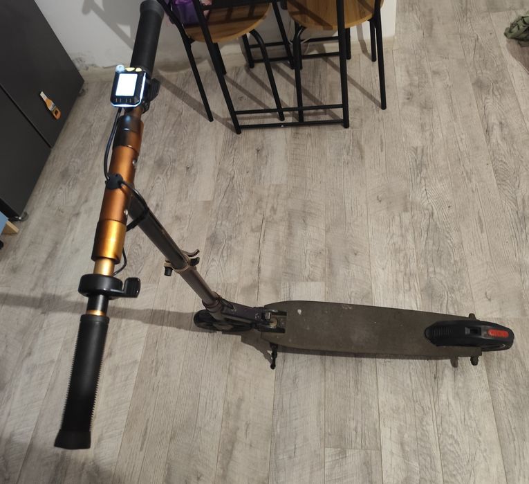 Trotineta Goodyear cu mânere pliabile