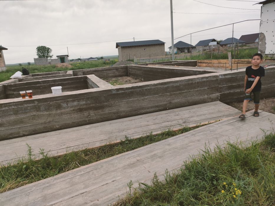 Продам участок с фундаментом