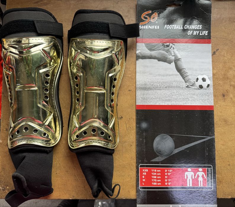 Щитки футбольные