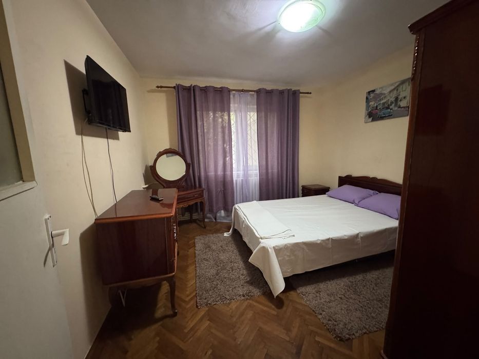 Inchiriez apartament decomandat