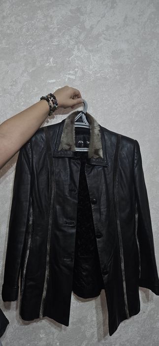 Демисизонная кожаная куртка