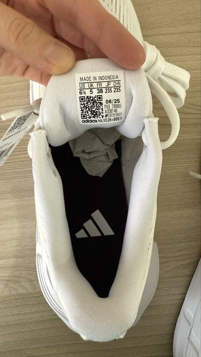 Кроссовки adidas оргинал