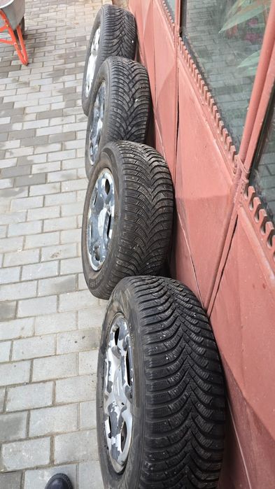 Jante cu anvelope Duster 215 65 16 m+s