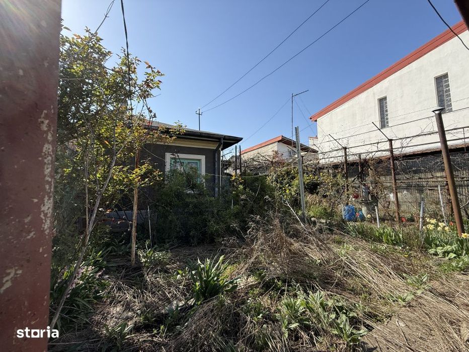 Casa demolabila/renovabila langa Lacul Grivita