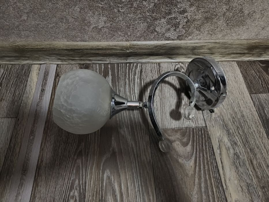 Продается светильник -бра