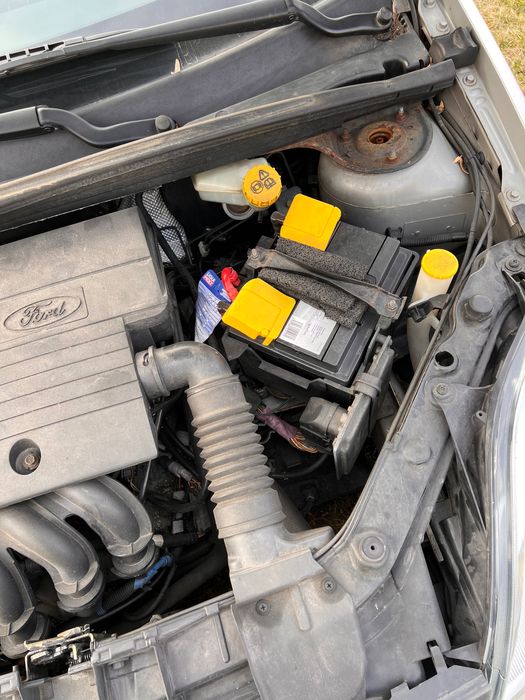 Fost fiestă 1.4 benzină 800€