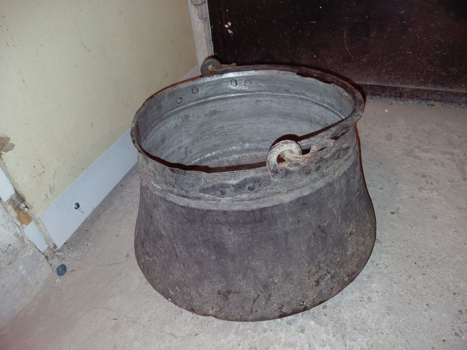 Продавам стар меден (бакърен) казан - ръчно кован