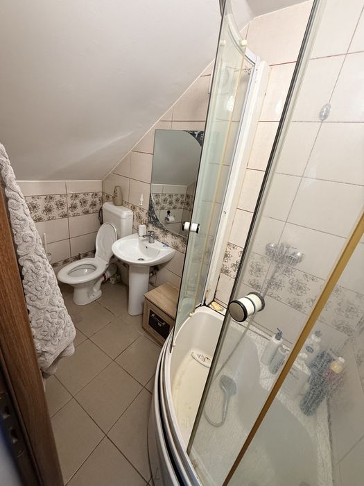 Vand casa in apropiere de centrul orasului