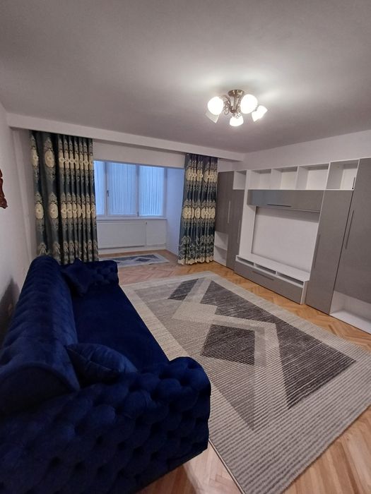 Închiriez apartament 3 camere