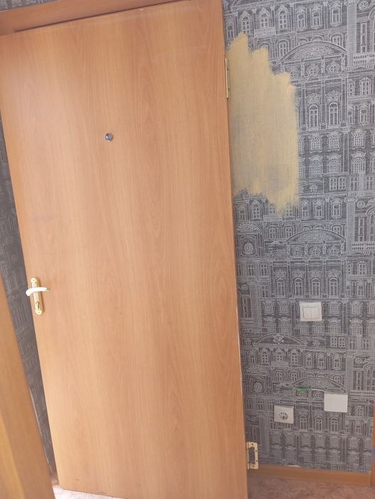 Продам дверь в не плохом состоянии