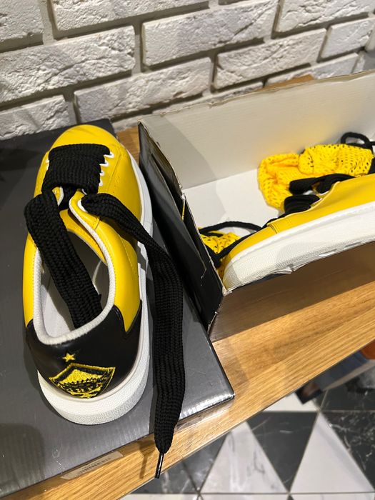 Кроссовки новые , стильные