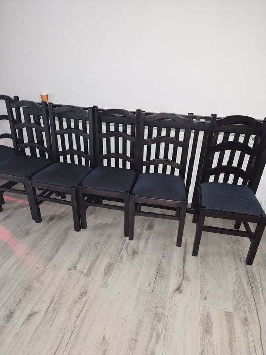 Scaune din lemn cu sezut tapitat . 20 buc