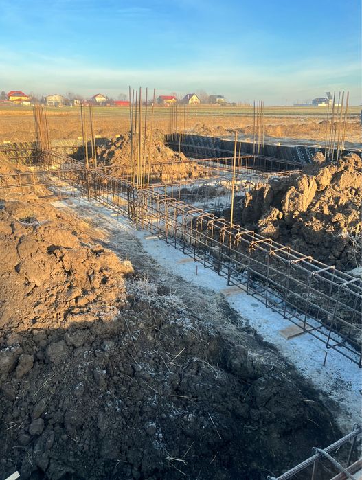 Echipa de meseriasi in constructii