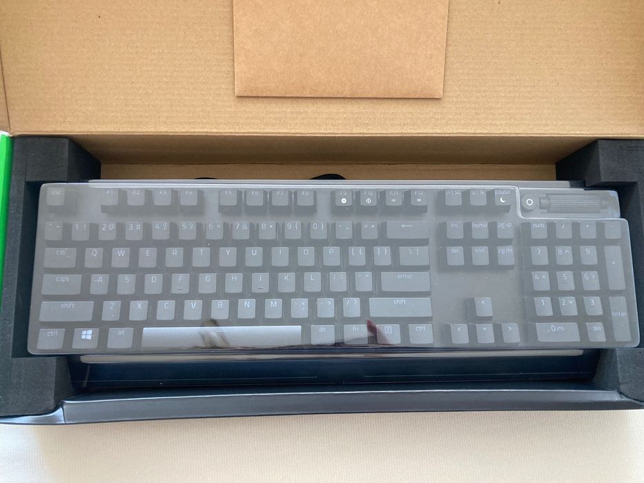 Продавам клавиатура Razer black widow v3