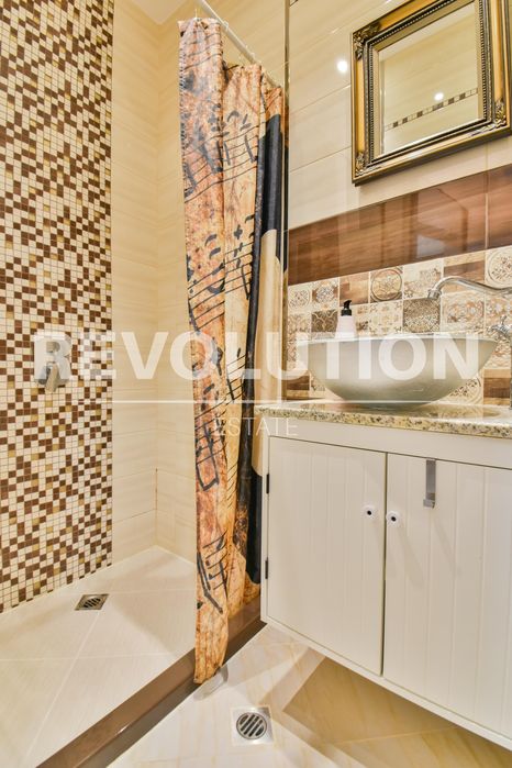 Дава се под наем Тристаен апартамент в София, Център - 70 кв.м за 800 € - Снимка #12