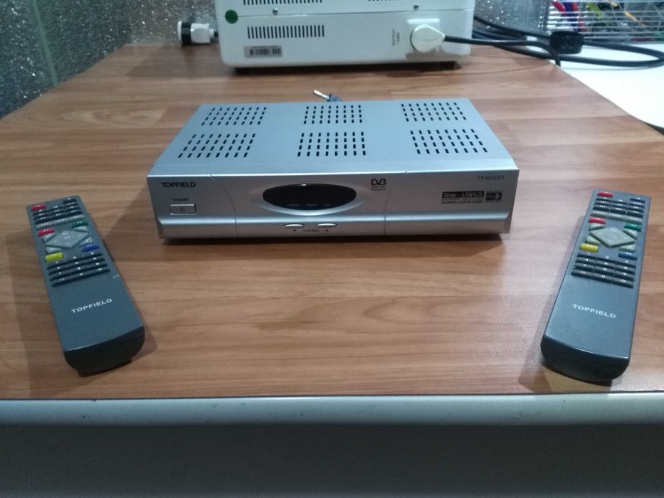 тюнер TOPFIELD-TF4000Fi и два пульта к нему