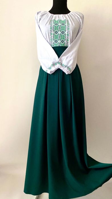 Costum damă , traditional, brodat