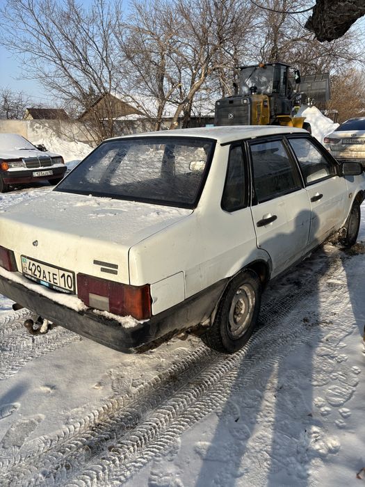 Продам машину белого цвета