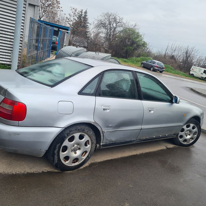 Продавам ауди а4 1.8