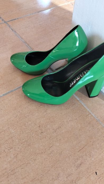 Pantofi noi eleganți