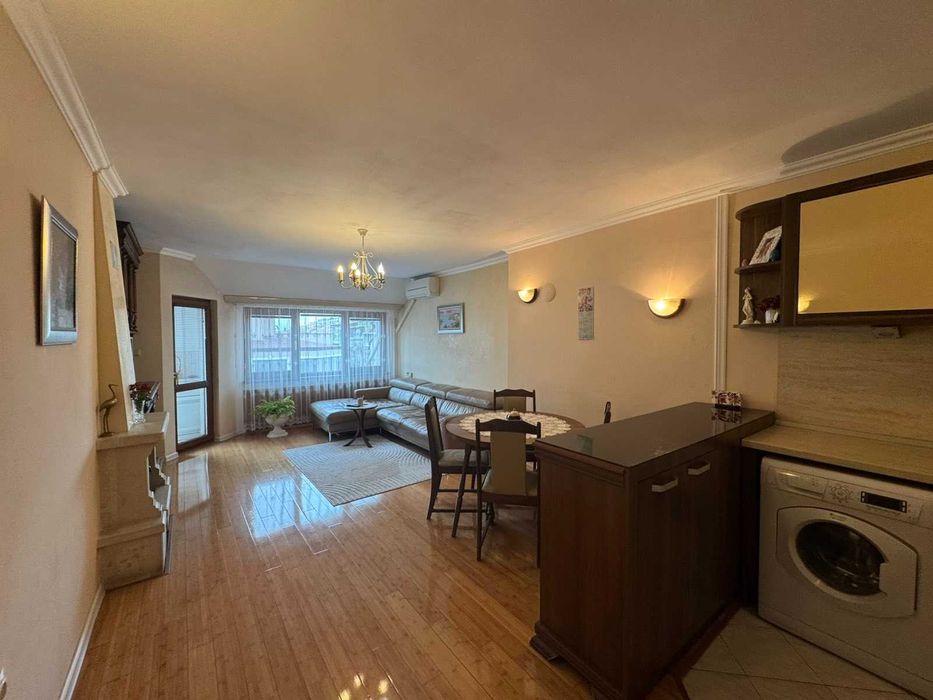 Продава се Тристаен апартамент в Бургас, Възраждане - 101 кв.м за 2278 €/кв.м - Снимка #4